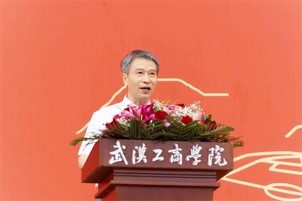 这位校长又公布手机号了！“2年2万多条短信，全部一一回复