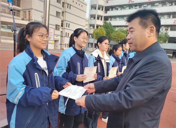 驻马店市第二高级中学 举办高三联考表彰暨高考200天励志动