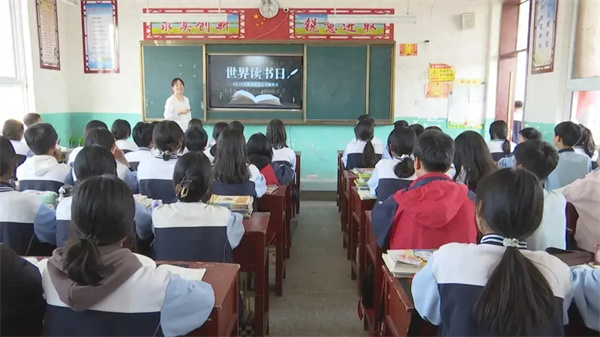 正阳县雷寨镇中心学校开展书香校园读书活动