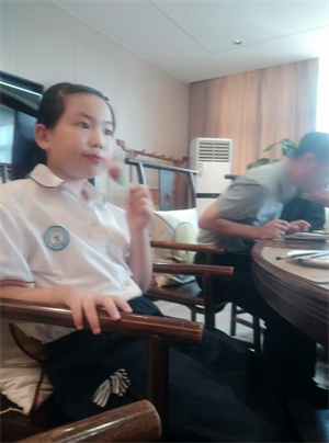 扔在路边的小土豆