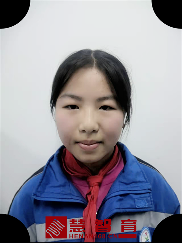 李灿
