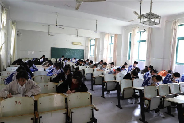 书法写人生，墨香飘校园——平舆县第一高级中学举行汉字书写比赛
