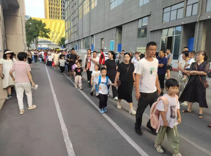 以“礼”入学   最美初见——正阳县第三小学一年级新生入