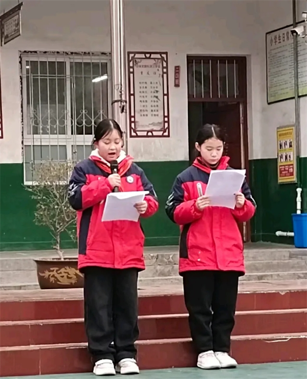 我们开学啦  ——2025年2月17日正阳县寒冻镇中心小学升旗仪