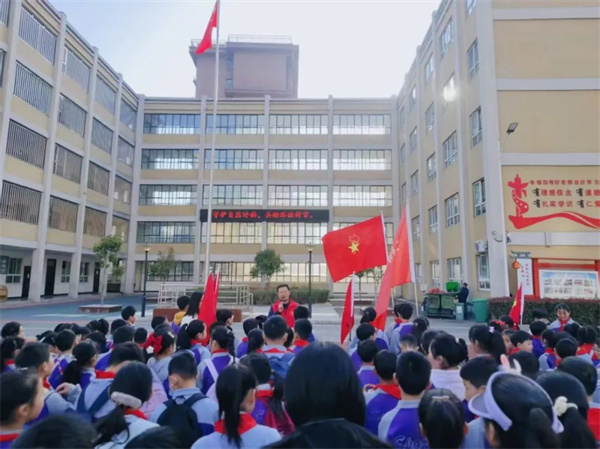 正阳县第十四小学  春之约：正阳植物园的欢乐之旅