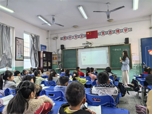 驿城区教育教学研究中心教研员走进驻马店市第七小学