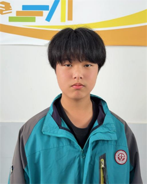 激烈的拔河比赛