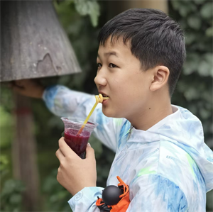 《鲁滨逊漂流记》梗概