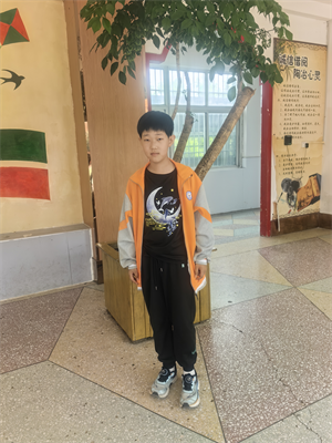 〈鲁滨逊漂流记〉梗概