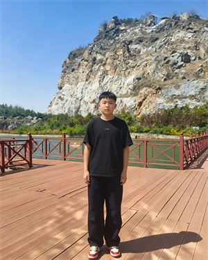 激烈的拔河比赛