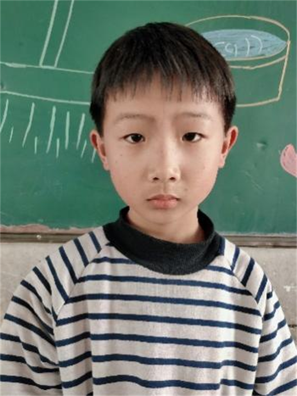 My Family确山县杨店博源双语学校三（3）班：陈宇轩