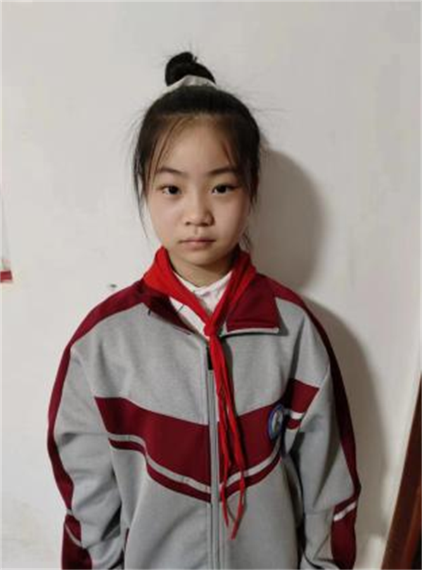 我的书桌正阳县第三小学五（4）班 曾彤